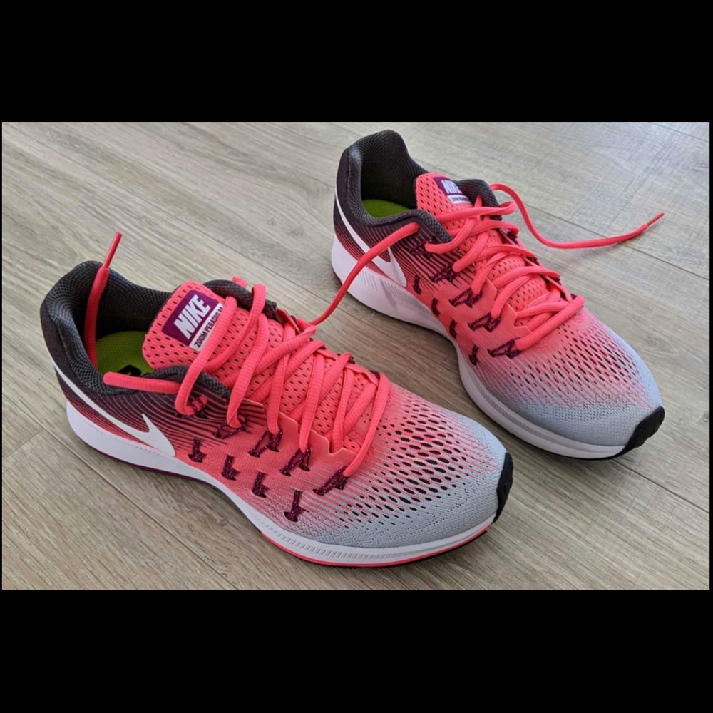 NIKE WOMENS RUNNING SHOES